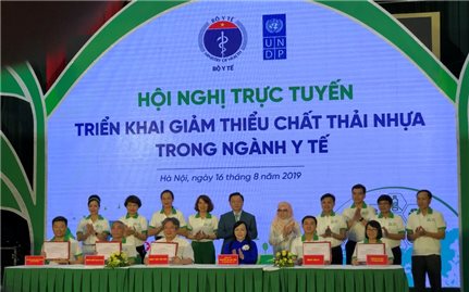 Hội nghị trực tuyến Triển khai giảm thiểu chất thải nhựa trong Ngành y tế