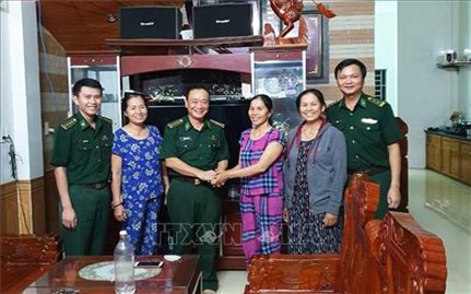 Bộ đội biên phòng Quảng Bình cứu tàu cá cùng 15 ngư dân gặp nạn tại vùng tâm bão số 4