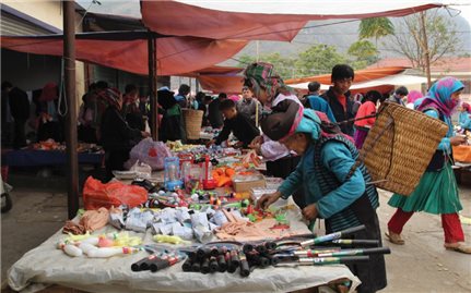 Cần xác định tính đặc thù trong xây dựng chợ miền núi