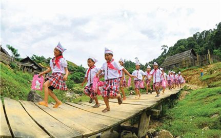 Người mở cánh cửa học vấn cho đồng bào Mông xứ Nghệ