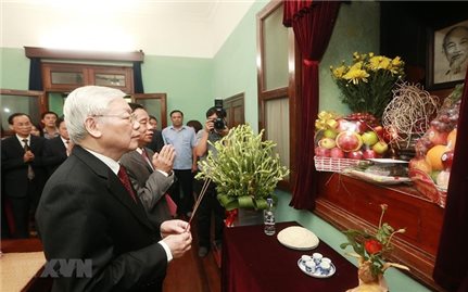Tổng Bí thư, Chủ tịch nước dâng hương tưởng niệm Chủ tịch Hồ Chí Minh