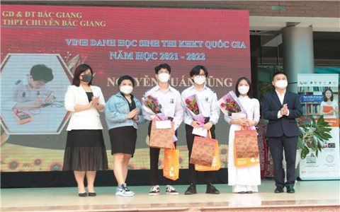 Bắc Giang: Nữ sinh dân tộc Tày giành giải Nhất kỳ thi học sinh giỏi Quốc gia