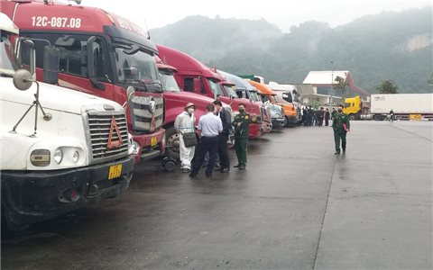Lạng Sơn: Bắt hai cán bộ “bán lốt” xe xuất khẩu với giá 200 - 300 triệu đồng