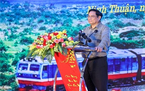 Thủ tướng: Vừa cải tạo, nâng cấp đường sắt Hà Nội - TP. Hồ Chí Minh, vừa nghiên cứu, chuẩn bị đầu tư đường sắt tốc độ cao Bắc - Nam
