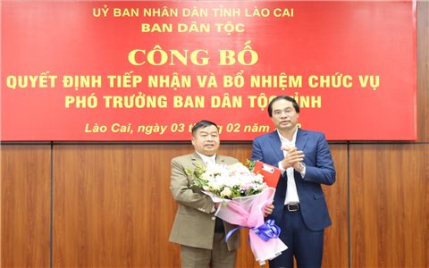 Lào Cai: Công bố quyết định tiếp nhận và bổ nhiệm chức vụ Phó Trưởng Ban Dân tộc tỉnh đối với ông Lý Seo Vảng