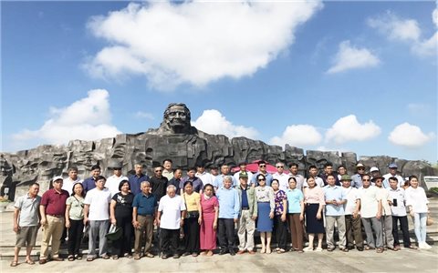 Ban Dân tộc tỉnh Tuyên Quang đưa Đoàn đại biểu Người có uy tín đi học tập kinh nghiệm tại miền Trung