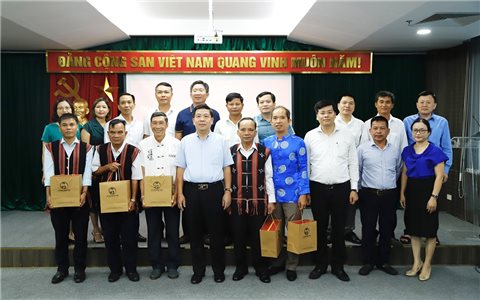 Thứ trưởng, Phó Chủ nhiệm Lê Sơn Hải tiếp Đoàn đại biểu Người có uy tín TP. Đà Nẵng