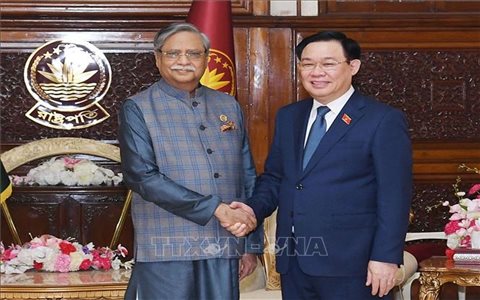 Chủ tịch Quốc hội Vương Đình Huệ hội kiến Tổng thống Bangladesh