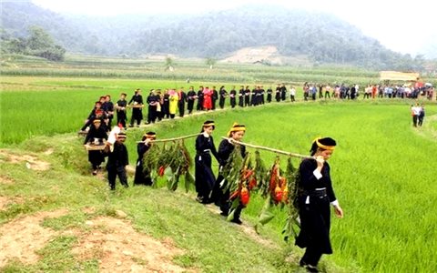 Lễ cầu Nàng hai và Tăm khẩu mẩu của dân tộc Tày dịp Tết Trung thu