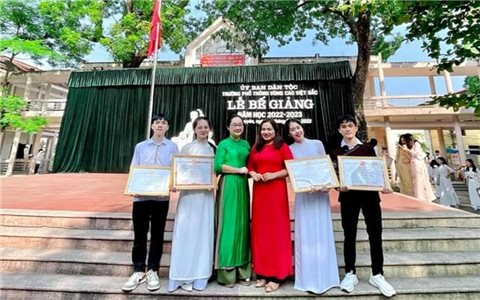 Nam sinh người Mông Sùng A Chua viết tiếp truyền thống học tập cho ngôi trường Vùng cao Việt Bắc