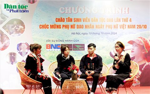 Chào tân sinh viên và mừng Ngày Phụ nữ Việt Nam của đồng bào dân tộc Dao tại Hà Nội