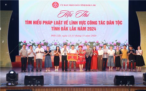 Huyện biên giới Ea Súp giành giải Nhất Hội thi Tìm hiểu pháp luật về công tác dân tộc