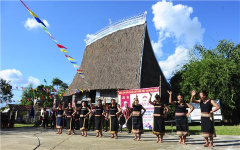 Đồng bào Ba Na tưng bừng tổ chức Ngày hội Đại đoàn kết toàn dân tộc