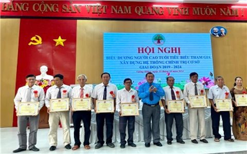 Người cao tuổi huyện Giồng Riềng ( Kiên Giang): Tích cực hưởng ứng phong trào thi đua “Tuổi cao - gương sáng”