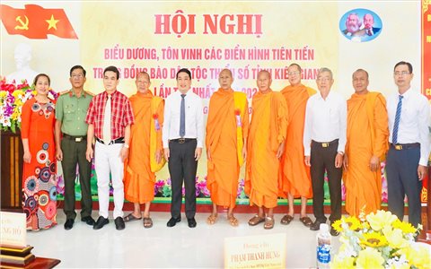 Kiên Giang: Biểu dương Người có uy tín trong đồng bào DTTS