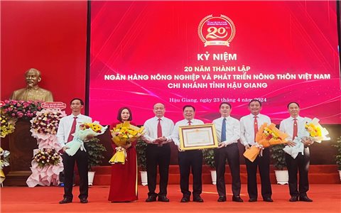 Agribank Hậu Giang: Kỷ niệm 20 năm thành lập và đón nhận Bằng khen của Thủ tướng Chính phủ