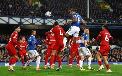 Ngoại hạng Anh: Thua khó tin trước Everton, Liverpool dần rời xa cuộc đua vô địch