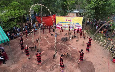 Lễ hội A Riêu Piing ở A Bung được tổ chức lại sau 10 năm vắng bóng