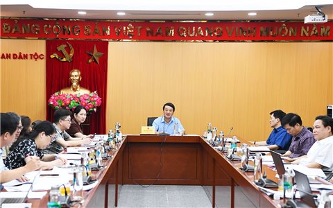 Bộ trưởng, Chủ nhiệm Hầu A Lềnh chủ trì họp giao ban Lãnh đạo Ủy ban Dân tộc tháng 5/2024