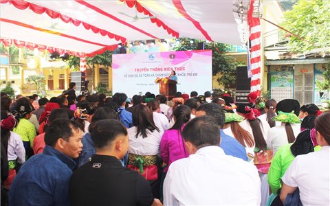 Hội LHPN Việt Nam tuyên truyền kiến thức về sinh đẻ an toàn và chăm sóc sức khỏe trẻ em