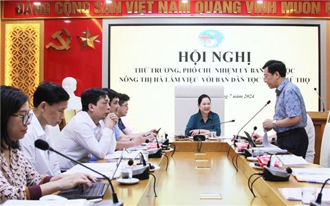 Thứ trưởng, Phó Chủ nhiệm Ủy ban Dân tộc Nông Thị Hà thăm, làm việc với Ban Dân tộc tỉnh Phú Thọ