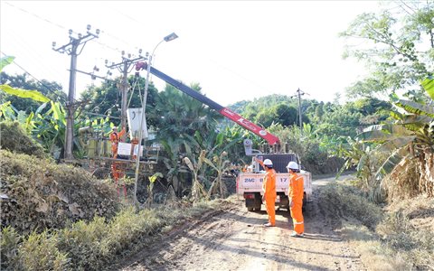 Dũng cảm vượt lên gian nguy, hết mình vì dòng điện sáng