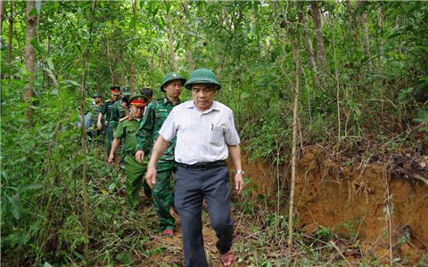 Trước nguy cơ xảy ra sạt lở đất, Chủ tịch UBND tỉnh Quảng Nam yêu cầu sớm tái định cư cho người dân