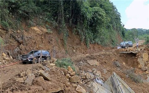 Hòa Bình công bố tình huống khẩn cấp về thiên tai gây sạt lở đất, đá tại các khu dân cư