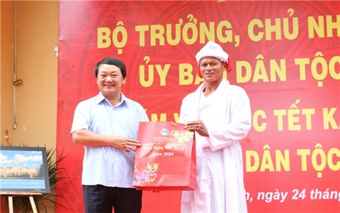 Bộ trưởng, Chủ nhiệm Ủy ban Dân tộc chúc mừng Tết Katê của đồng bào Chăm tại Bình Thuận