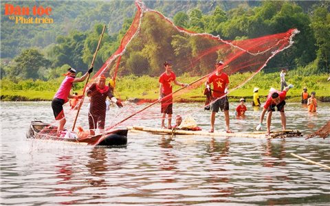 Trầm tích Mường Quạ bên bờ sông Giăng