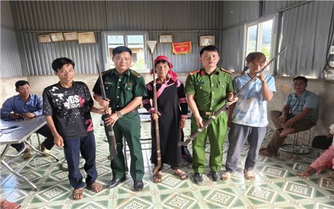 Lai Châu: Bộ đội Biên phòng vận động Nhân dân giao nộp súng tự chế