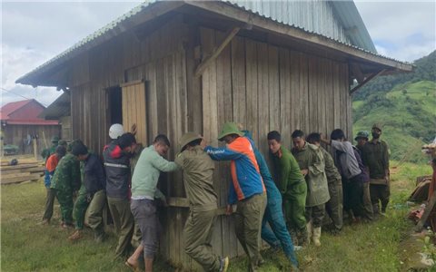 Tình quân dân sau bão số 10