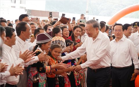 Tổng Bí thư Tô Lâm: Đây là ngôi trường của con em mình, bà con mình nên phải cùng nhau giữ gìn, vun đắp
