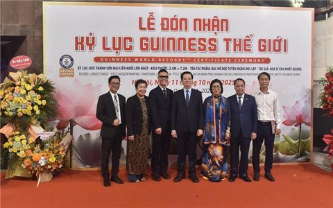 Đón nhận Kỷ lục Guinness Thế giới: Bức tranh sơn mài "Bác Hồ đọc Tuyên ngôn Độc lập"