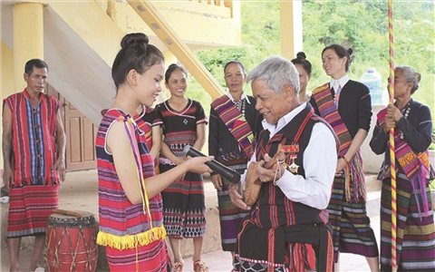 Độc đáo lễ cưới truyền thống của đồng bào Bru Vân Kiều