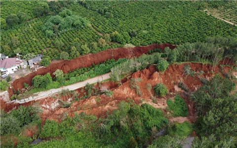Gia Lai: Phong tỏa, di dời người dân ra khỏi vùng sạt lở nghiêm trọng đường vào Trạm OPY 500kV Ia Ly
