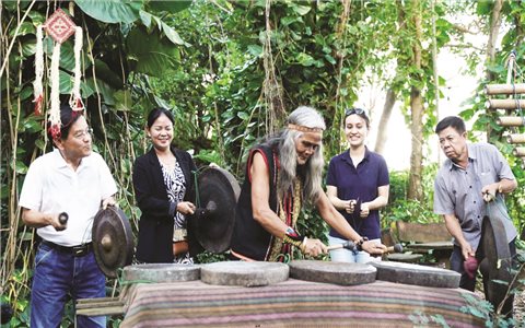 Khi bản sắc dân tộc “lên mạng”