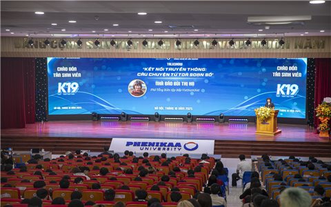 Hơn 800 tân sinh viên được truyền cảm hứng về "Tương lai số"
