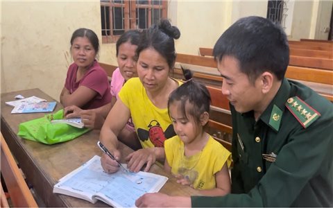 Hành trình "gieo chữ" của thầy giáo quân hàm xanh được vinh danh năm 2025