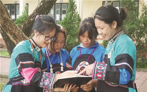 Trợ lực chính sách - Nâng bước học trò vùng khó