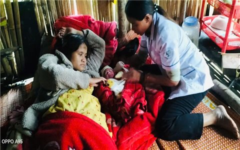 Y sĩ xã vùng cao vượt 5 km đường núi, sạt lở hỗ trợ sản phụ “vượt cạn” thành công