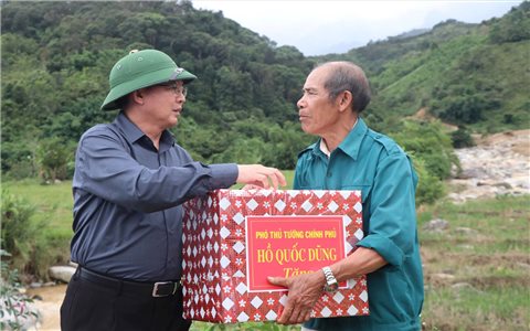 Phó Thủ tướng Chính phủ Hồ Quốc Dũng yêu cầu xã Ngọc Linh sớm thống kê thiệt hại, lên phương án hỗ trợ ngay cho Nhân dân