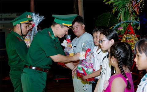 Nhiều hoạt động ý nghĩa vui Tết Trung thu cho trẻ em, học sinh ở biên giới biển TP. Cần Thơ