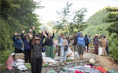 Bản Đửa "cô đơn" giữa tứ bề gian khó và những tấm lòng thiện nguyện ấm áp