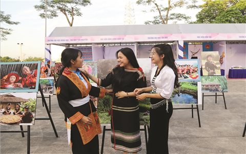 Vị thế của người phụ nữ DTTS trên hành trình mới