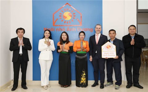 Ra mắt mô hình ngôi nhà Ánh Dương hỗ trợ phụ nữ và trẻ em bị bạo lực ở vùng cao