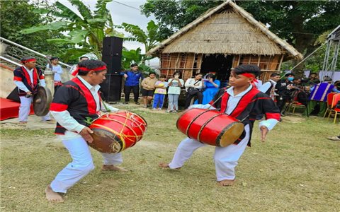 Nghệ thuật trình diễn trống đôi, một nét văn hóa rất riêng của người Chăm Hroi