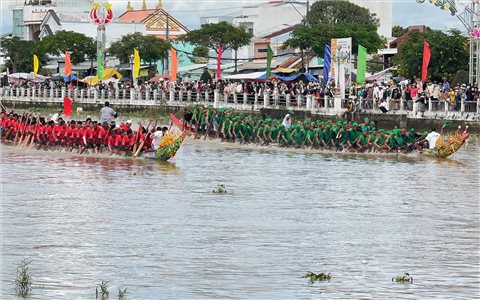 Sôi nổi Giải đua ghe Ngo tỉnh Vĩnh Long mừng Lễ hội Ok Om Bok 2025
