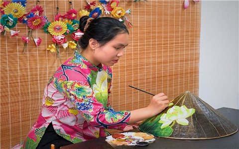 Tâm tình nón Huế