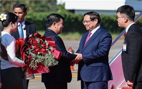 Thủ tướng Phạm Minh Chính tới Thủ đô Vientiane, bắt đầu chuyến công tác tại Lào